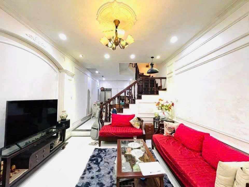 CHỦ GIẢM CHÀO 900TR - Ô TÔ 4 CHỖ ĐỖ CỔNG - ĐẸP LONG LANH - PHỐ V.I.P THÁI HÀ - DÂN XÂY CHẮC CHẮN 🔥 16002438