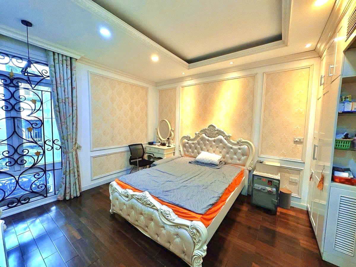 CHỦ GIẢM CHÀO 900TR - Ô TÔ 4 CHỖ ĐỖ CỔNG - ĐẸP LONG LANH - PHỐ V.I.P THÁI HÀ - DÂN XÂY CHẮC CHẮN 🔥 16002438