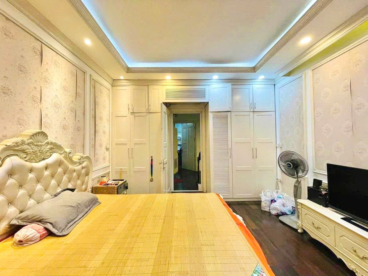CHỦ GIẢM CHÀO 900TR - Ô TÔ 4 CHỖ ĐỖ CỔNG - ĐẸP LONG LANH - PHỐ V.I.P THÁI HÀ - DÂN XÂY CHẮC CHẮN 🔥 16002438