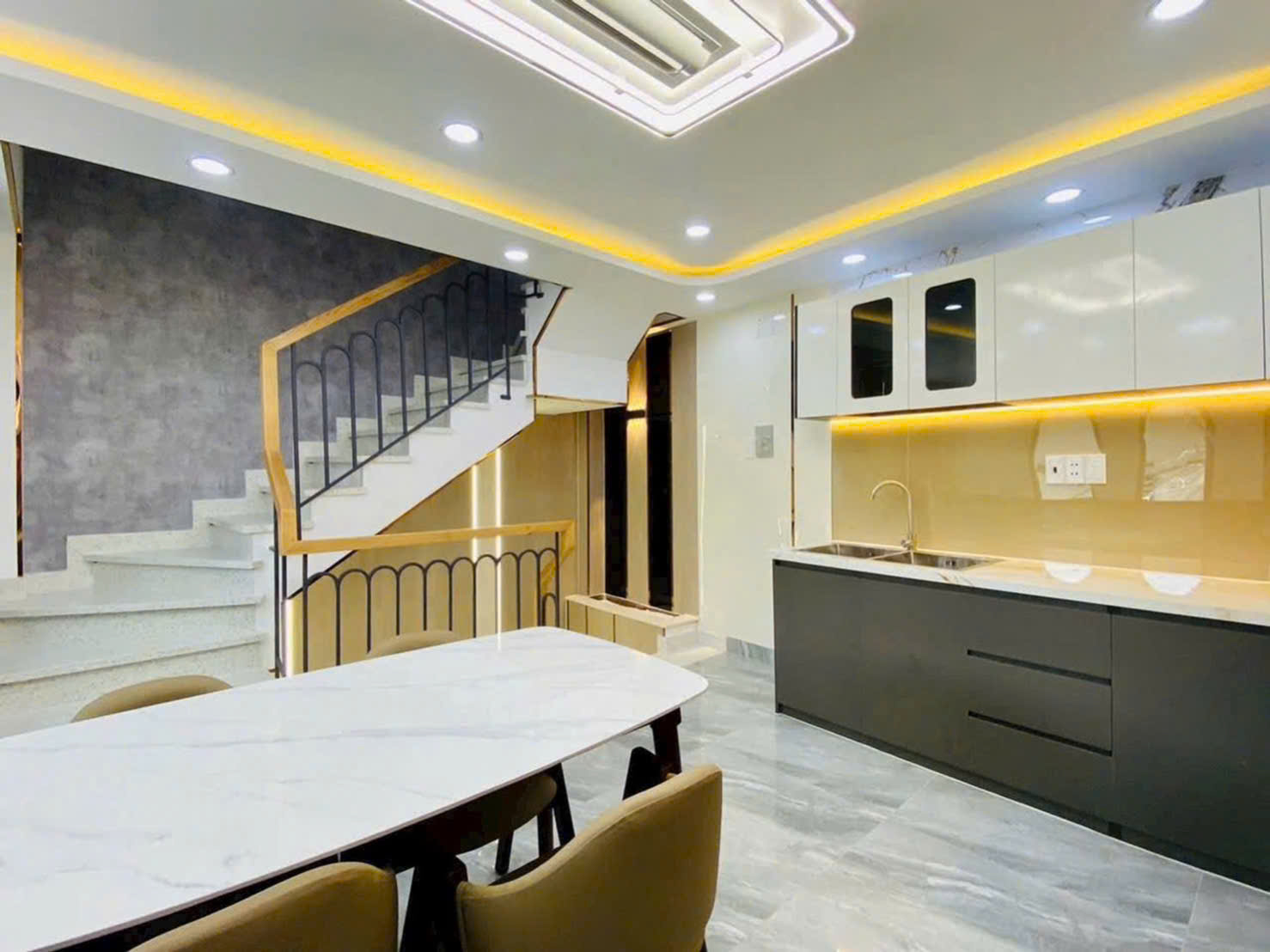 HOA HẬU GÒ VẤP  - 4 TẦNG CỰC ĐẸP - HẺM XE HƠI THÔNG - QUANG TRUNG - FULL NỘI THẤT - NHỈNH 6 ĐỒNG. 16002440