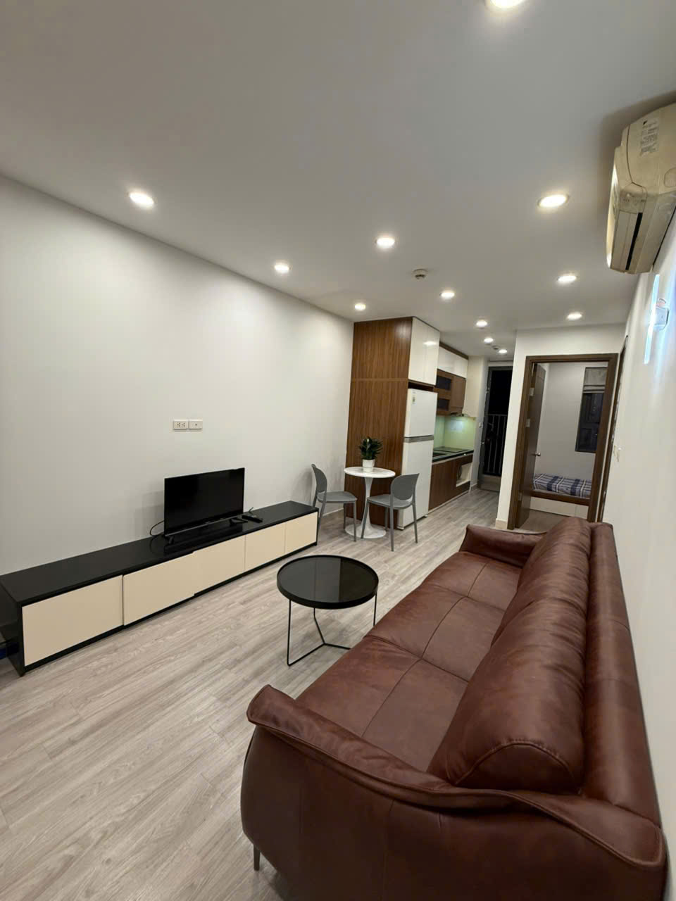 Cho thuê căn hộ 2pn đủ đồ CT4 Mỹ Đình Sông Đà giá 10 triệu.

 16002545