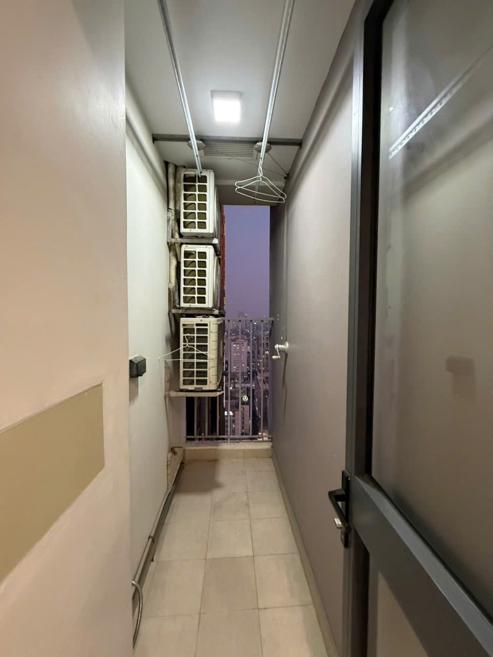 Cho thuê căn hộ 2pn đủ đồ CT4 Mỹ Đình Sông Đà giá 10 triệu.

 16002545
