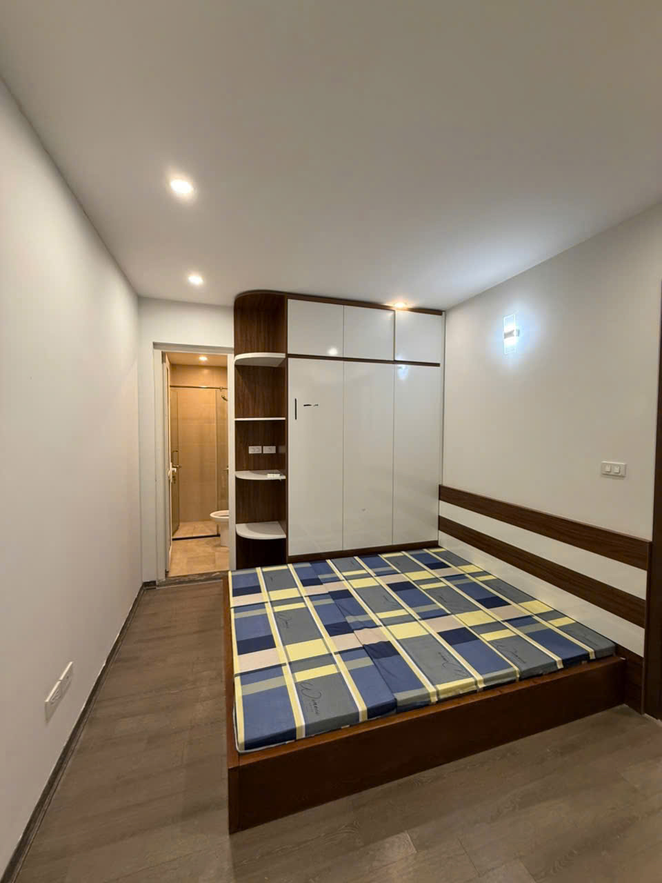 Cho thuê căn hộ 2pn đủ đồ CT4 Mỹ Đình Sông Đà giá 10 triệu.

 16002545