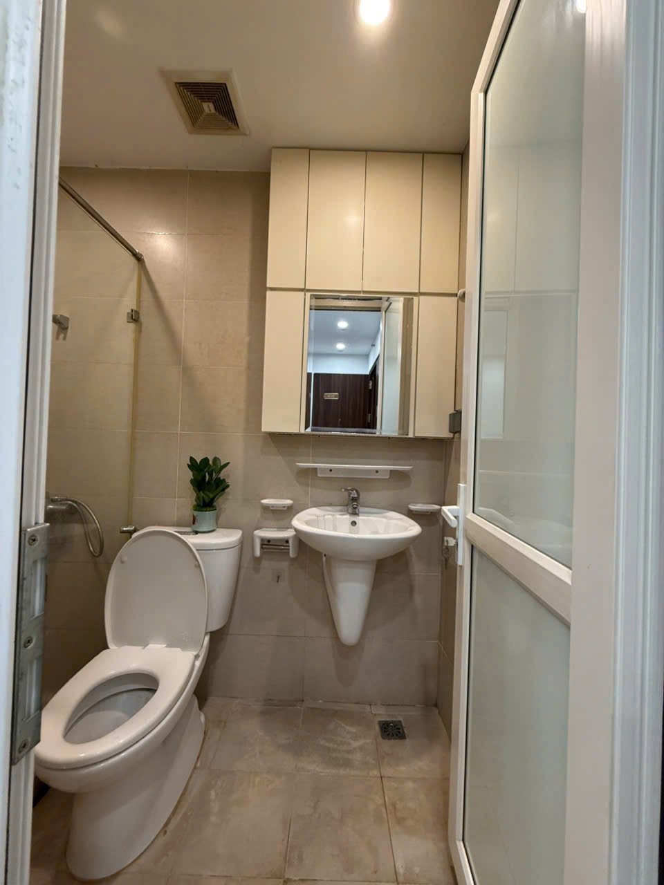 Cho thuê căn hộ 2pn đủ đồ CT4 Mỹ Đình Sông Đà giá 10 triệu.

 16002545