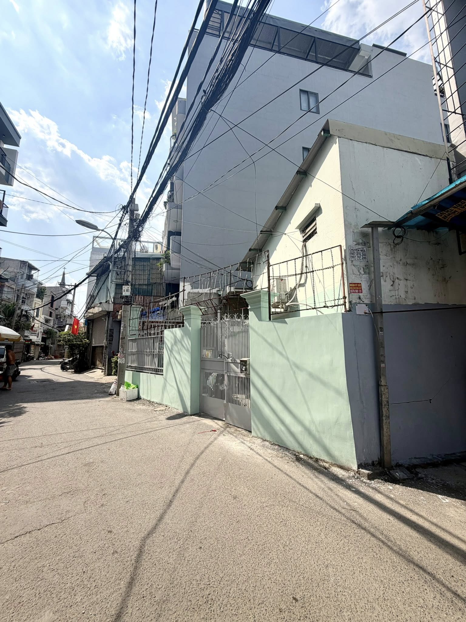 Bán nhà Hẻm 6m Dương Quảng Hàm, gần Emart Phan Văn Trị, 6,7x20m, Cấp 4 -  chỉ 16 Tỷ. 16002641