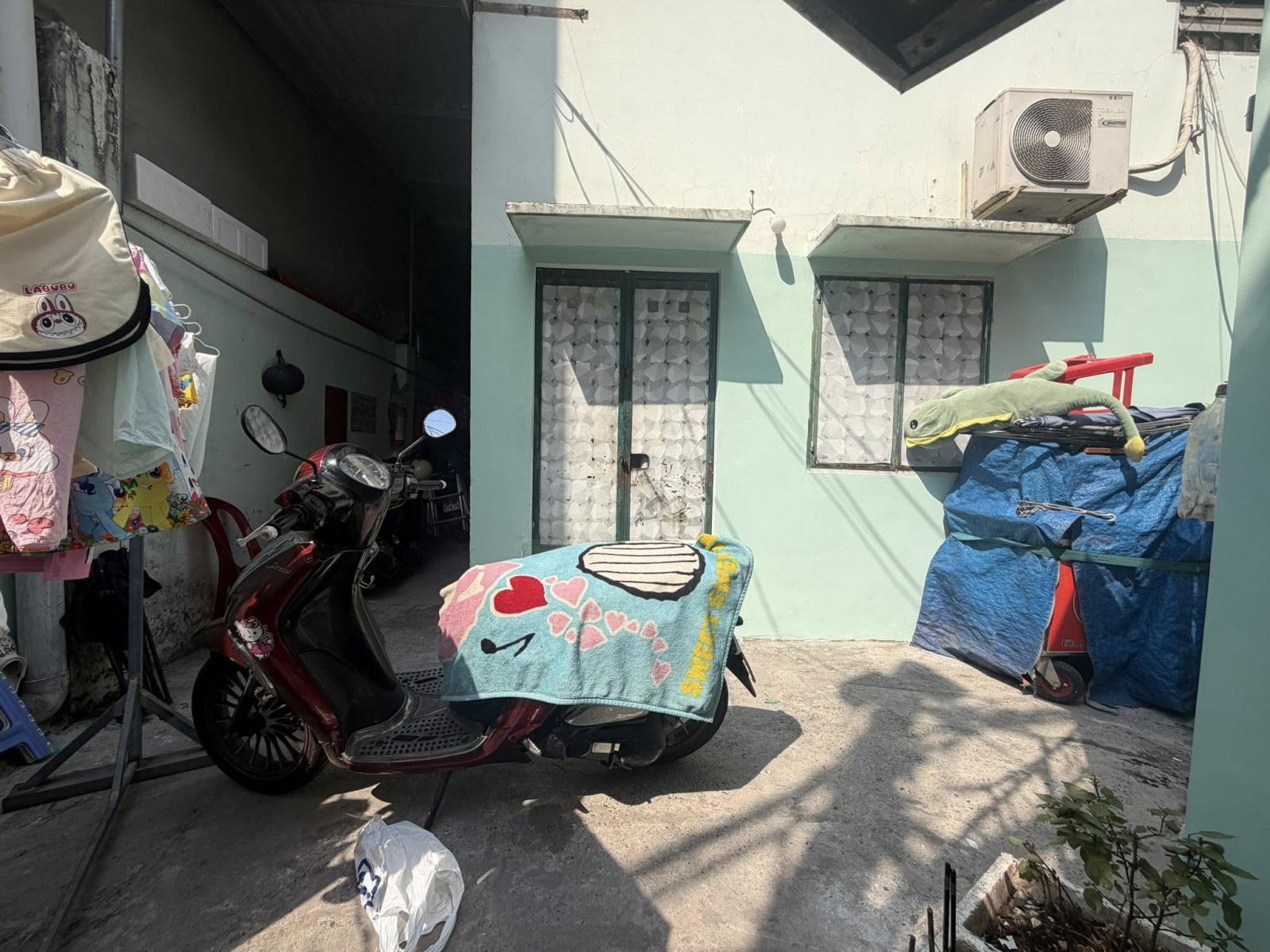 Bán nhà Hẻm 6m Dương Quảng Hàm, gần Emart Phan Văn Trị, 6,7x20m, Cấp 4 -  chỉ 16 Tỷ. 16002641