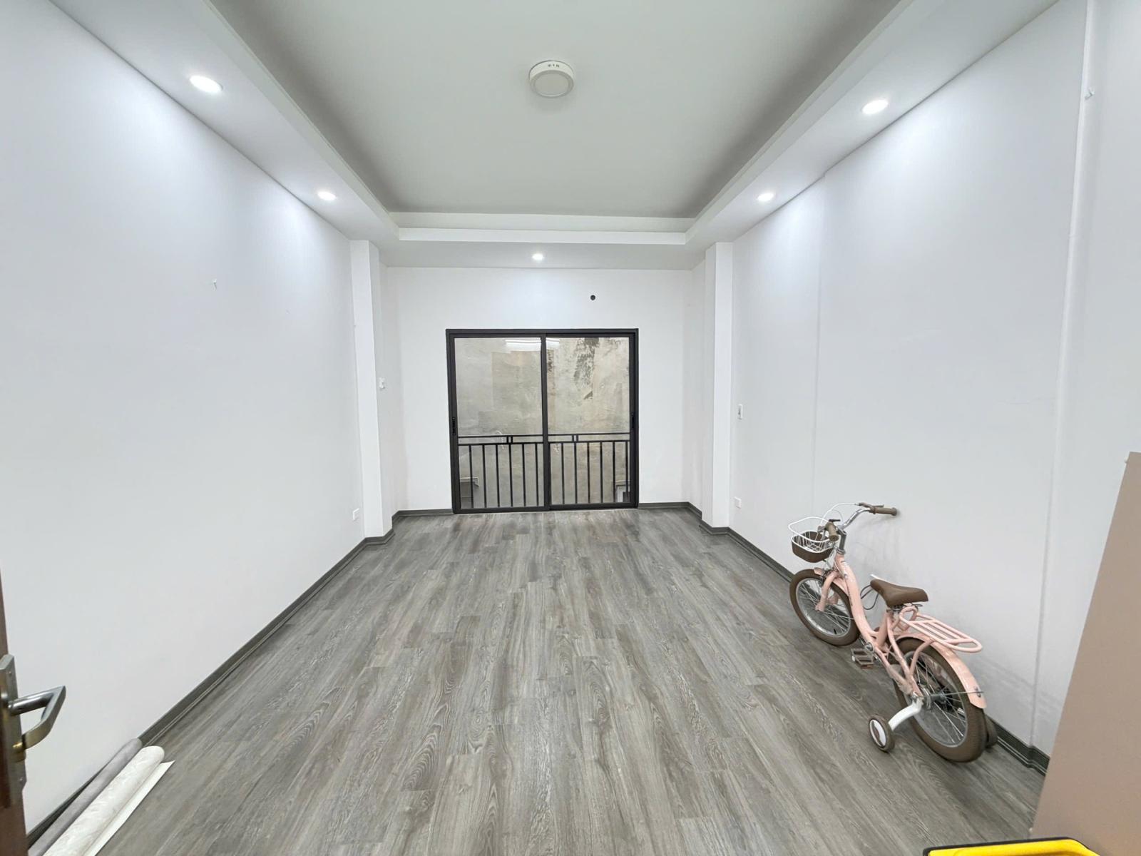 Bán nhà đẹp Phố Nguyễn Khang, nhà mới xây 5 tầng, 32m2, 9.7 tỷ 16002693