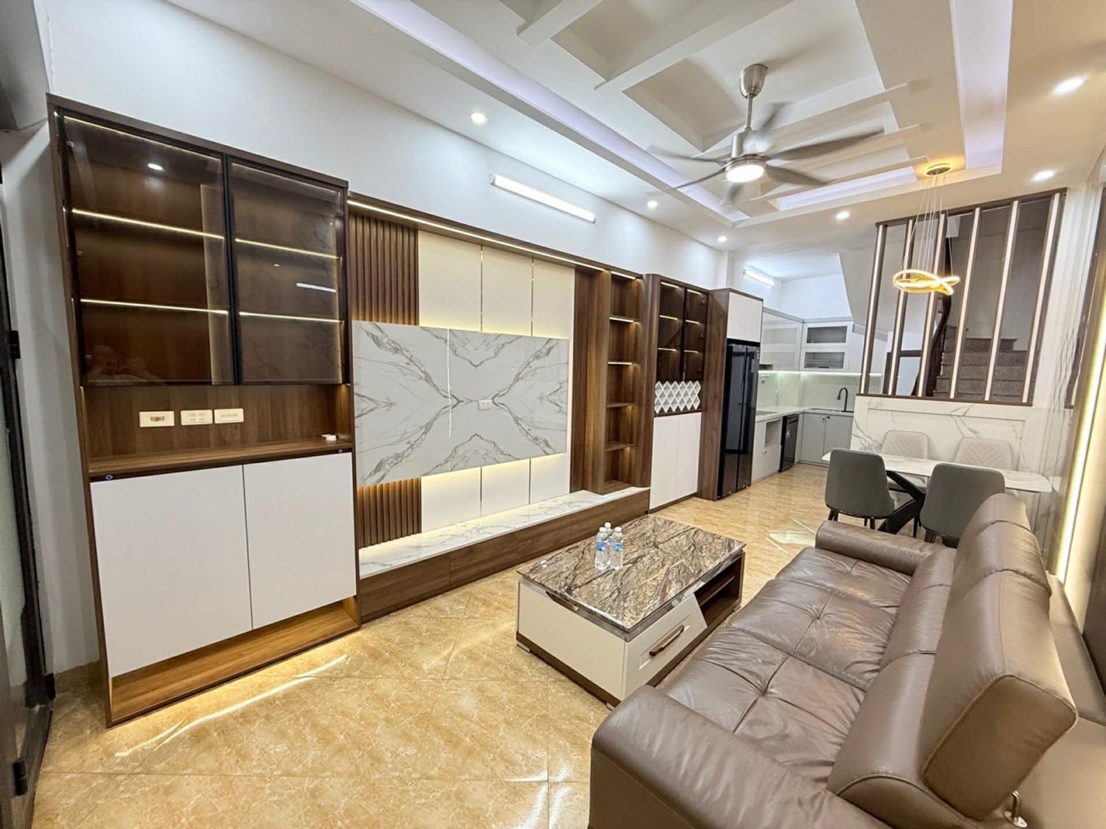 Bán nhà phố Cầu Giấy, nhà đẹp ở luôn, 32m2, 9.8 tỷ 16002698