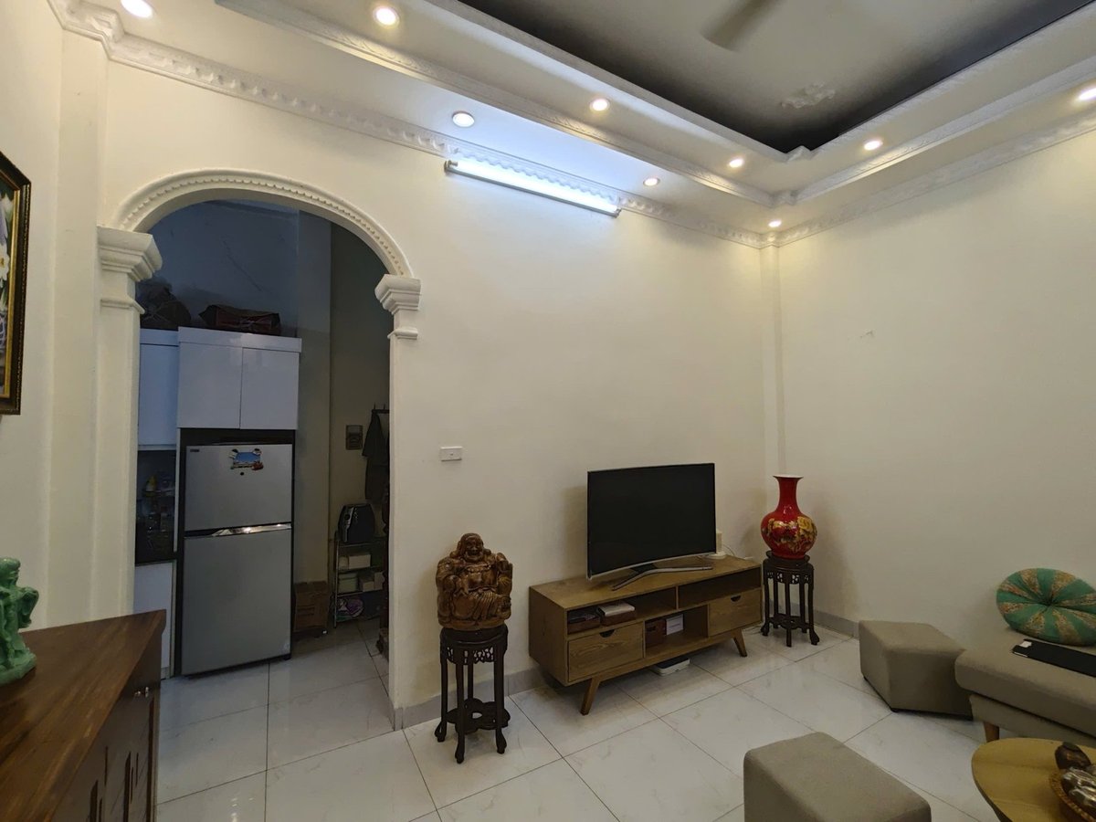 Bán Nhà Đường Láng. Đống Đa. DT 42m2. MT 6m. 4 Tầng. Giá 9.7 Tỷ. 16002701