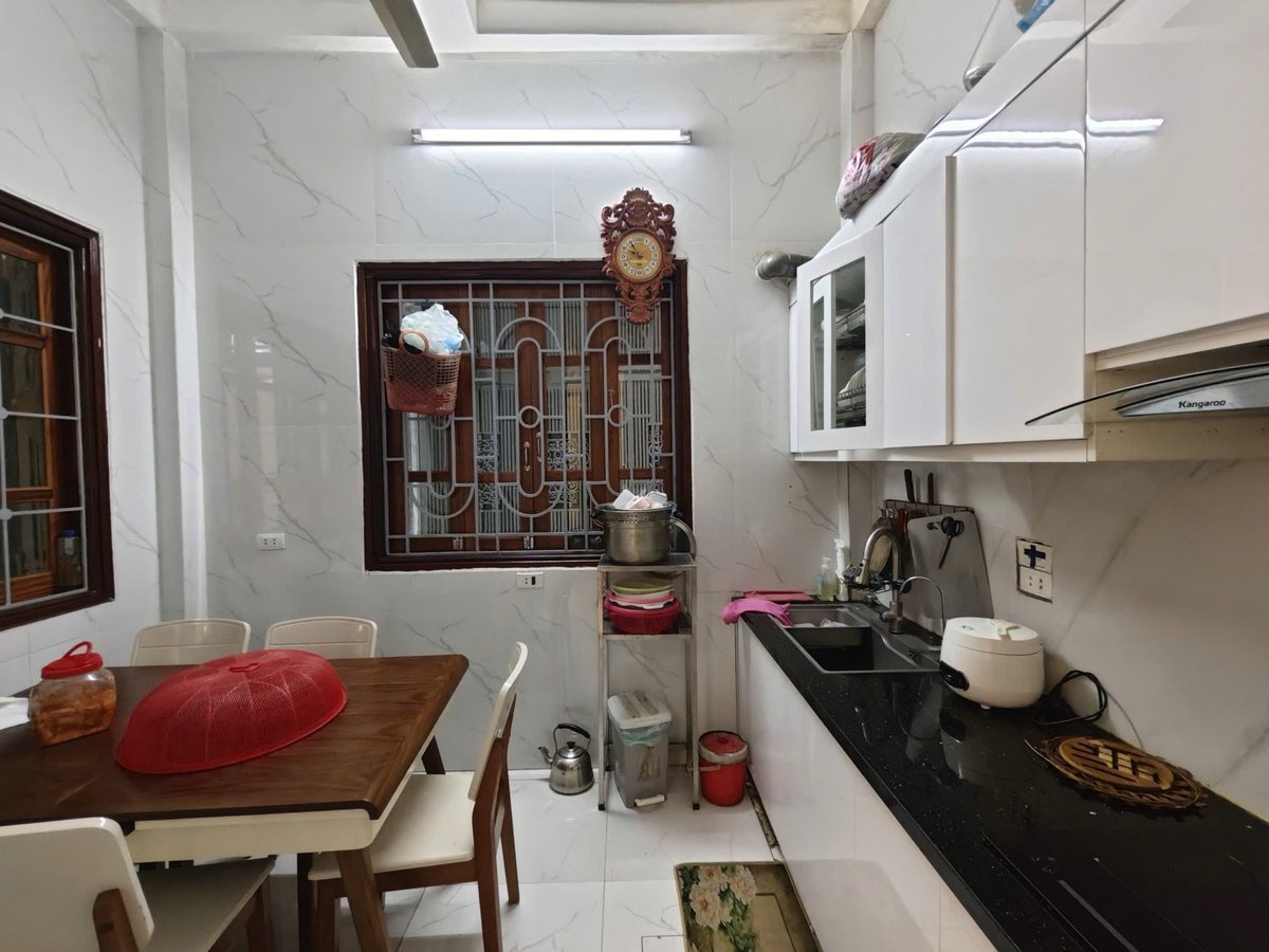 Bán Nhà Đường Láng. Đống Đa. DT 42m2. MT 6m. 4 Tầng. Giá 9.7 Tỷ. 16002701