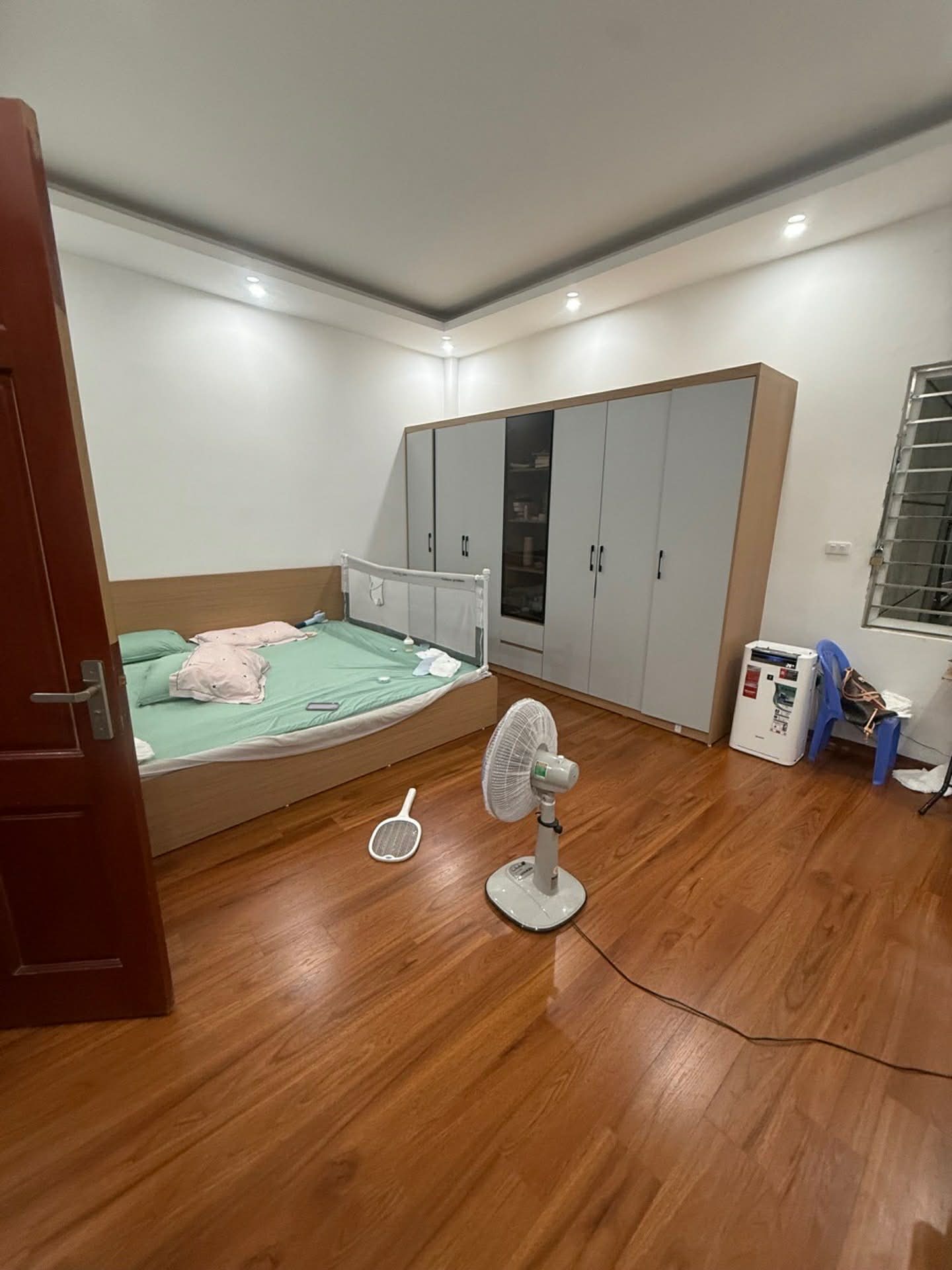 Bán nhà Hoàng Quốc Việt, trung tâm CG, nhà đẹp ở ngay, 8,9 tỷ, 36m2 16002704