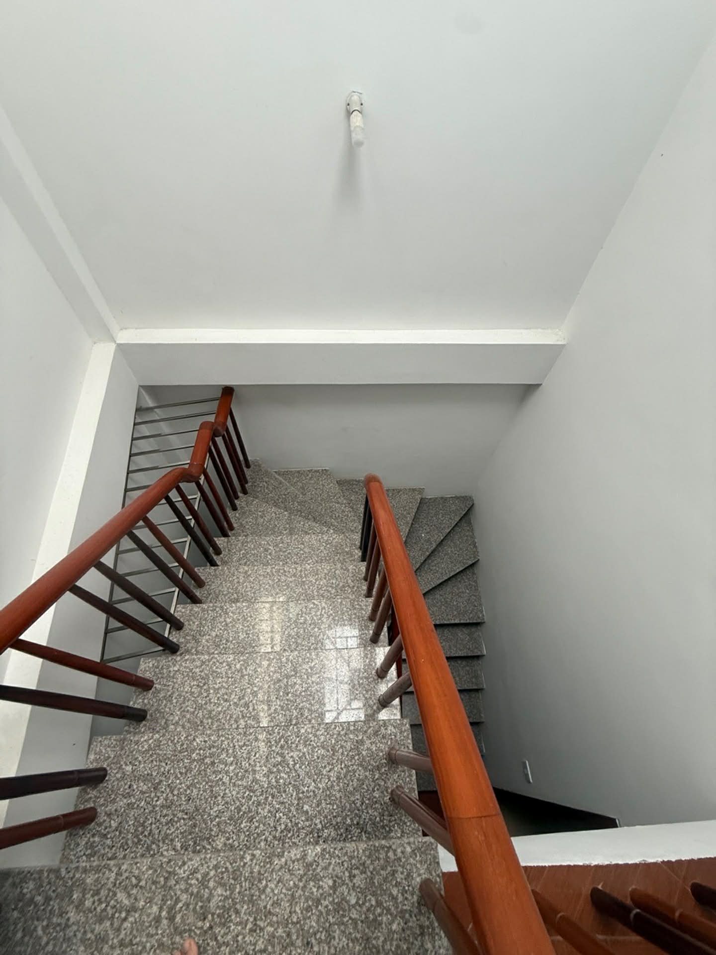 Bán nhà Hoàng Quốc Việt, trung tâm CG, nhà đẹp ở ngay, 8,9 tỷ, 36m2 16002704