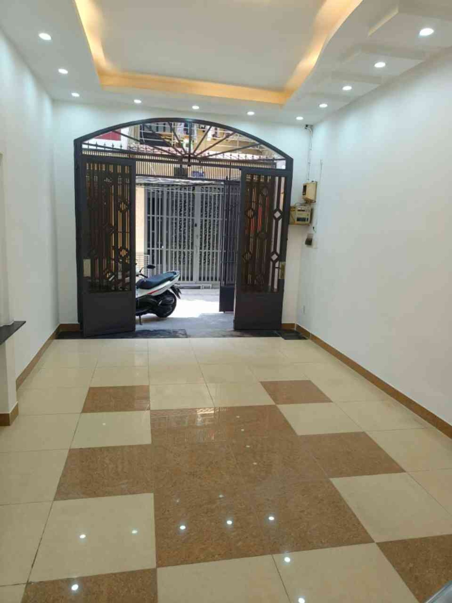NHÀ CÒN ĐẸP VỊ TRÍ TRUNG TÂM QUẬN 8 - SỔ HỒNG VUÔNG ĐẸP NỢ HẬU NHẸ.  16002875