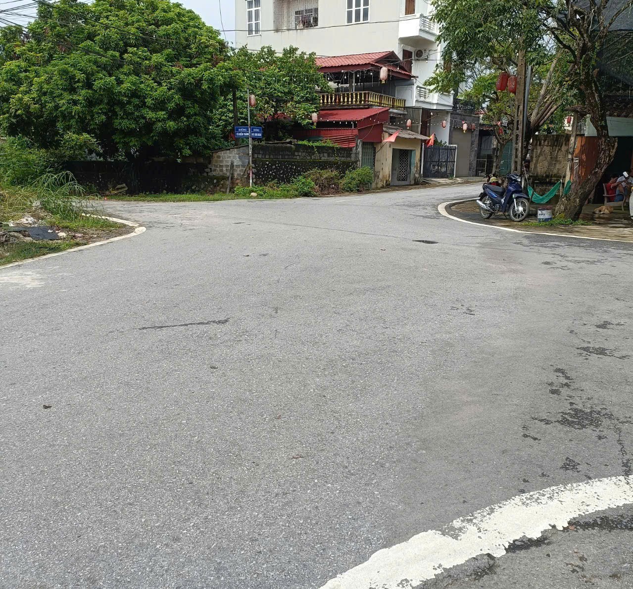 CHÍNH CHỦ  BÁN LÔ ĐẤT Ngã Tư Trục Chính kd khu phố Khang chóng , thị trấn Hàng Trạm Yên Thuỷ Hoà 16003081