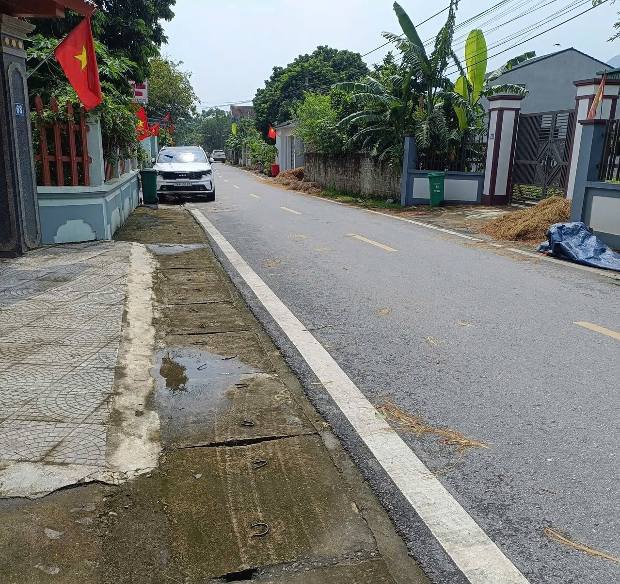 CHÍNH CHỦ  BÁN LÔ ĐẤT Ngã Tư Trục Chính kd khu phố Khang chóng , thị trấn Hàng Trạm Yên Thuỷ Hoà 16003081
