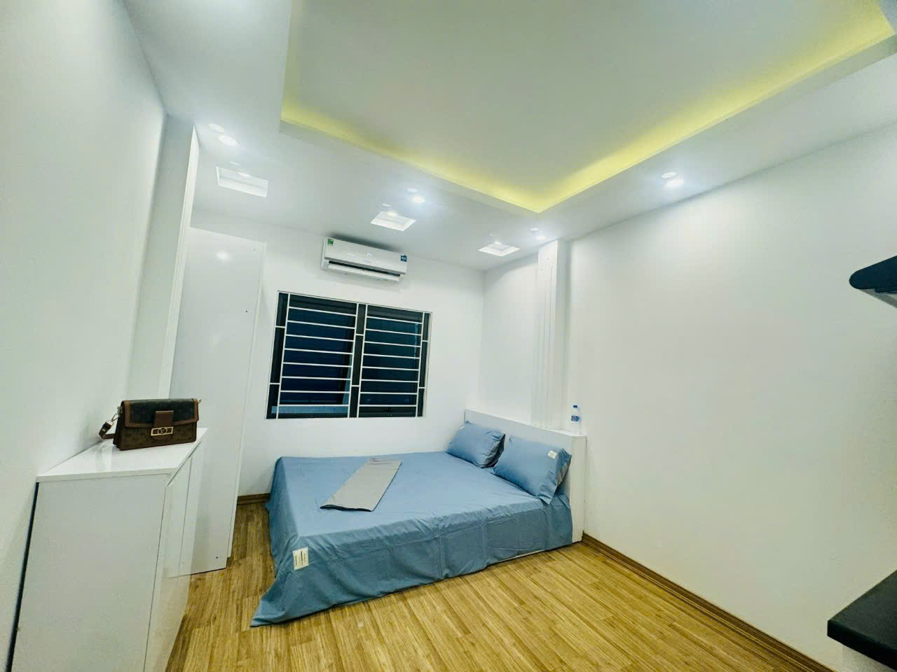 Bán gấp giá rẻ Minh Khai 45m, 5 tầng, mặt tiền 4.2m, 12.6 tỷ Hai Bà Trưng. 16003139