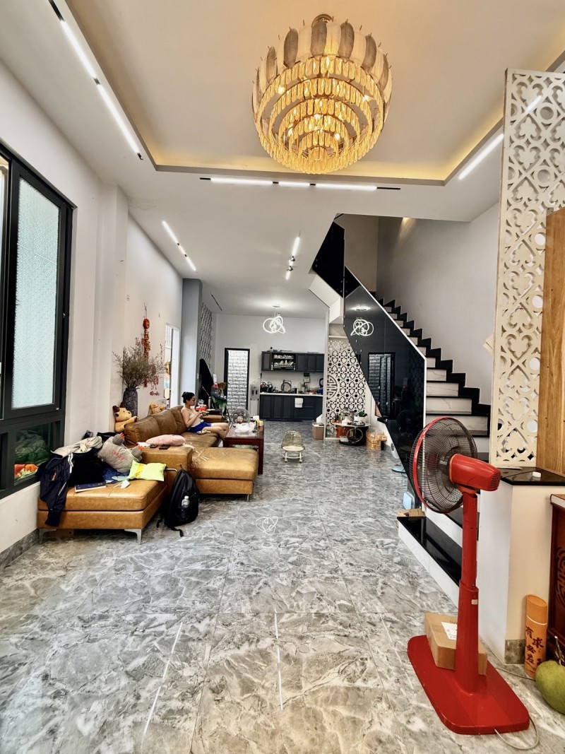Bán nhà mặt phố 3 tầng, đường số 38, Hiệp Bình Chánh, Thủ Đức, TP HCM. DT - 70m2. Giá  8.4 tỷ 16003211