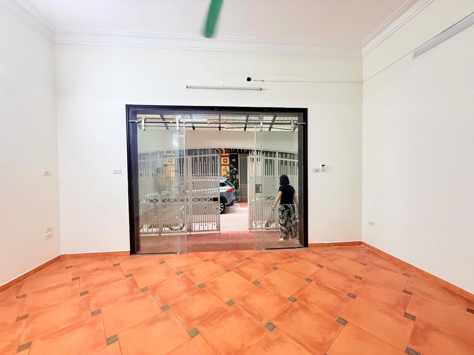 NHÀ PHỐ, TRẦN QUỐC HOÀN, CẦU GIẤY-PHÂN LÔ-Ô TÔ-KD: 55M X5T, MT 5,5M GIÁ 26,2 TỶ. 16003519
