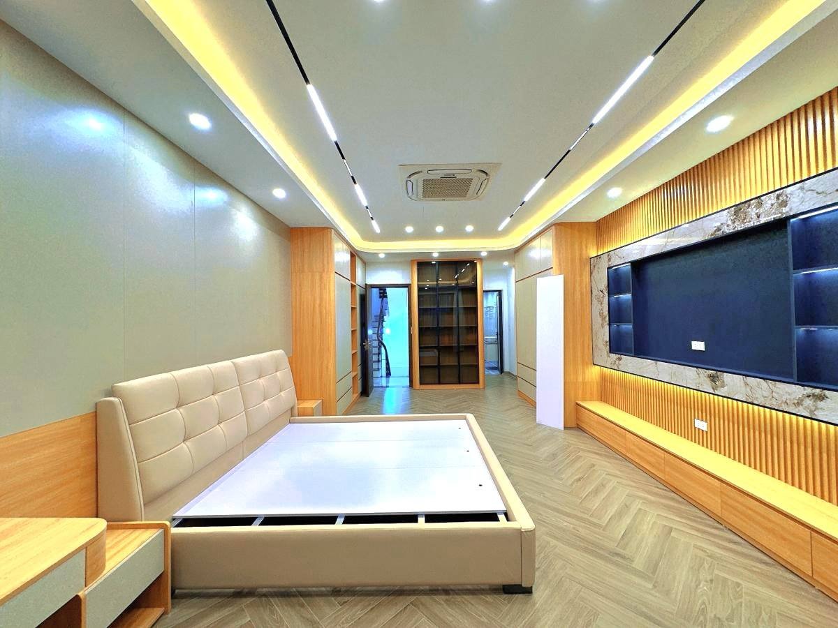BÁN NHÀ PHÙNG CHÍ KIÊN 56M 7T NHỈNH 29 TỶ- THANG MÁY-NGÕ THÔNG-Ô TÔ VÀO NHÀ-FULL NỘI THẤT 16003550