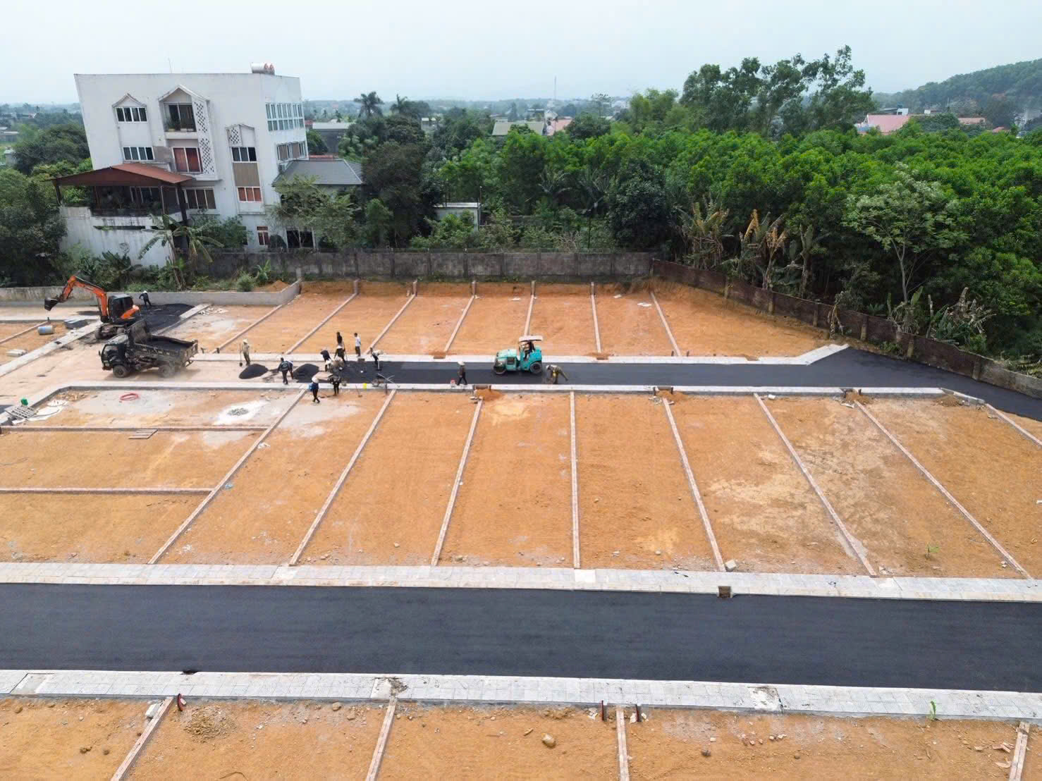 ĐHQG không phải là tiện ích, mà là nguồn tiền. Mỗi mùa nhập học là một làn sóng thuê trọ. Ai có đất 16003581