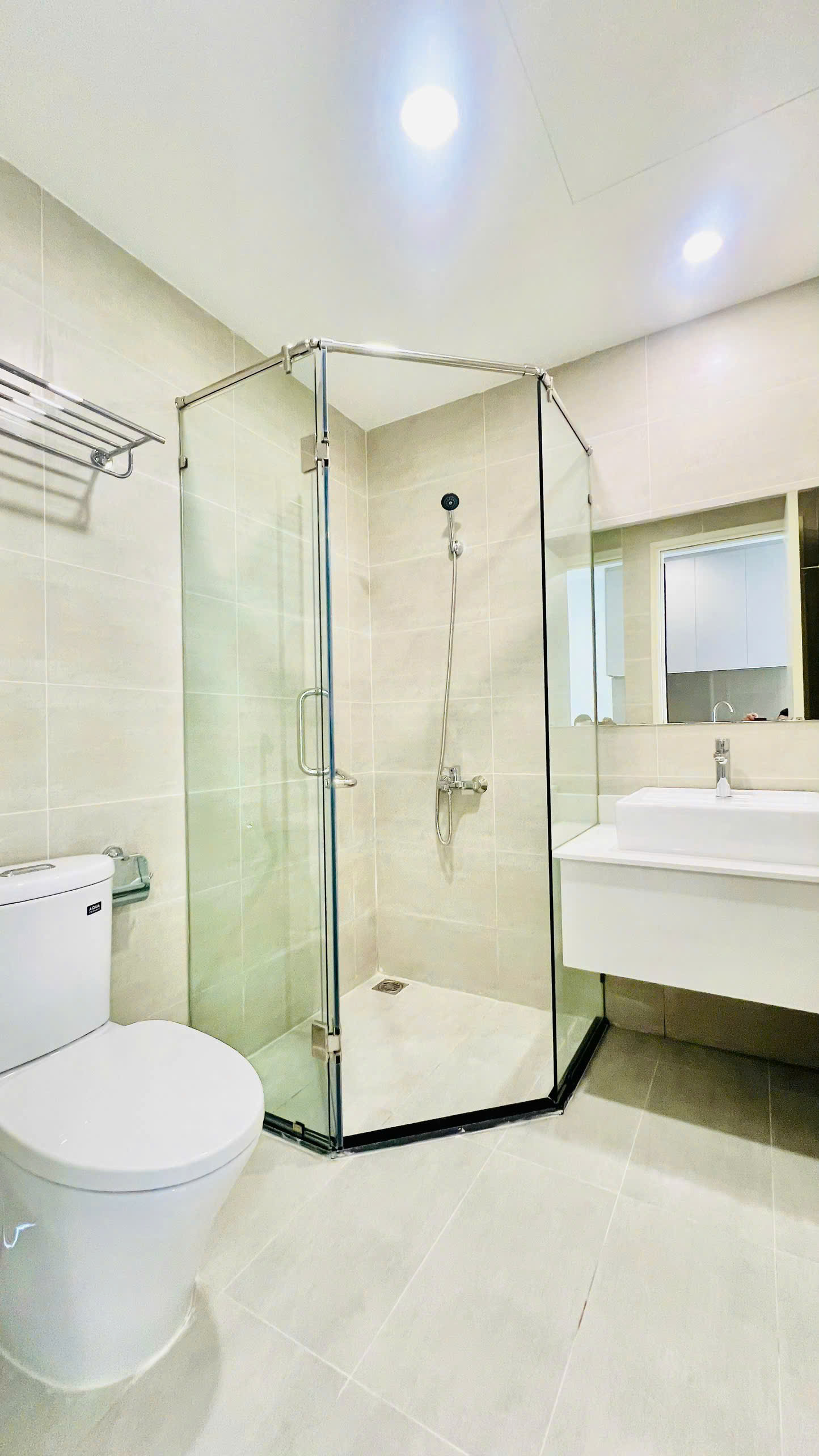  Lavida Plus Q7, Chủ nhà cần tiền ra hàng gấp căn hộ officetel 37m2 2,45 tỷ view TN, HB-sông, lh 0938839926 16003620