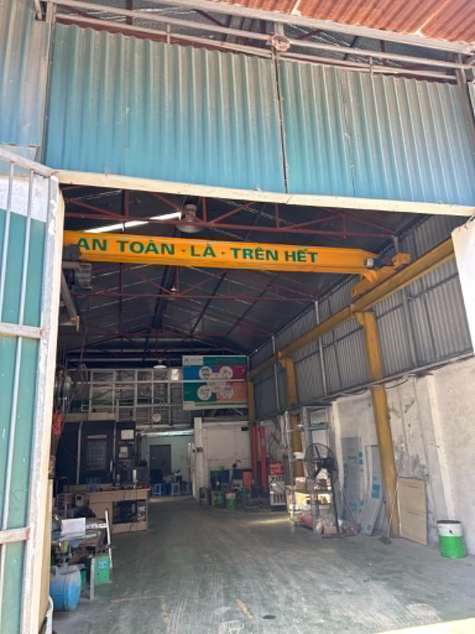 Cho thuê Kho, Xưởng, MBKD tại Cự Khối, Long Biên 200m2 mtien 8m đường 17m vỉa hè 16003627
