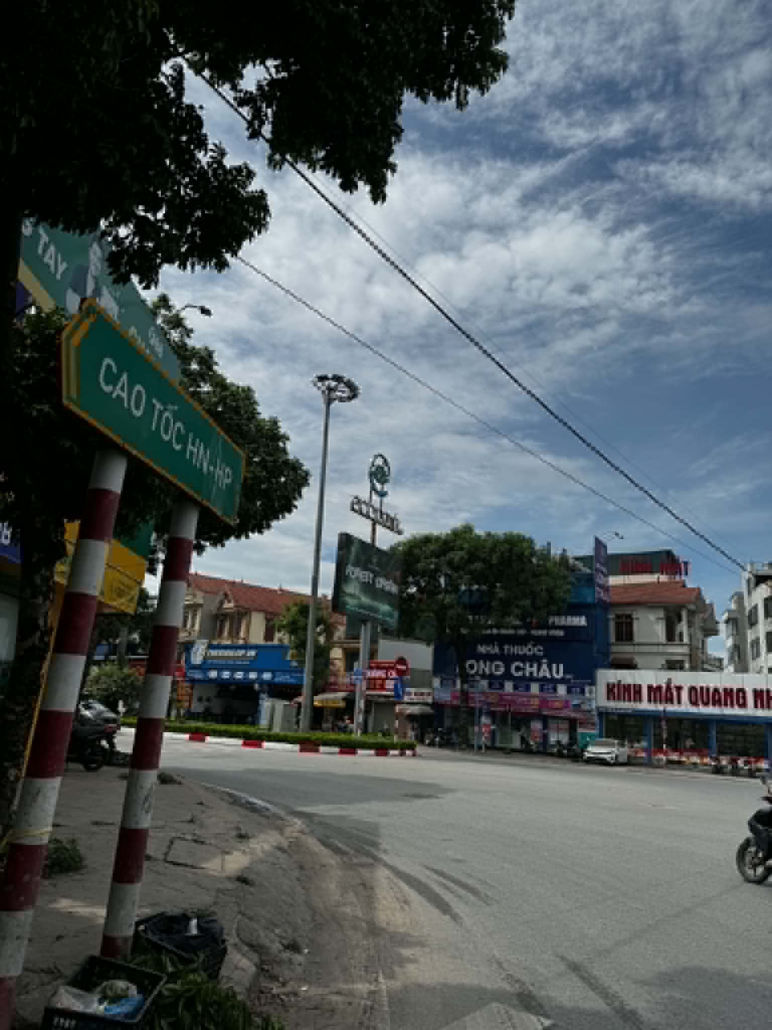 Cho thuê Kho, Xưởng, MBKD tại Cự Khối, Long Biên 200m2 mtien 8m đường 17m vỉa hè 16003627