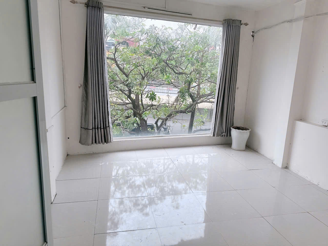 Cho thuê nhà 3 tầng,1 tum mặt phố 143 Nguyễn Chí Thanh,Láng Hạ, Đống Đa 16003794
