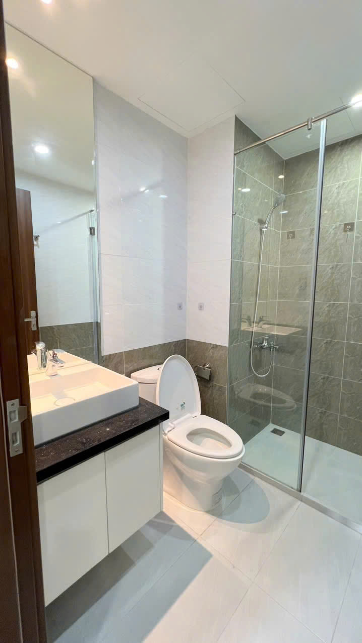 Lavida Plus 2PN full NT giá tốt chỉ 5.3 tỷ all in, sẵn HĐ thuê, view ĐH RMIT, hồ bơi, sông, LH xem nhà thực tế 0938839926
 16003883
