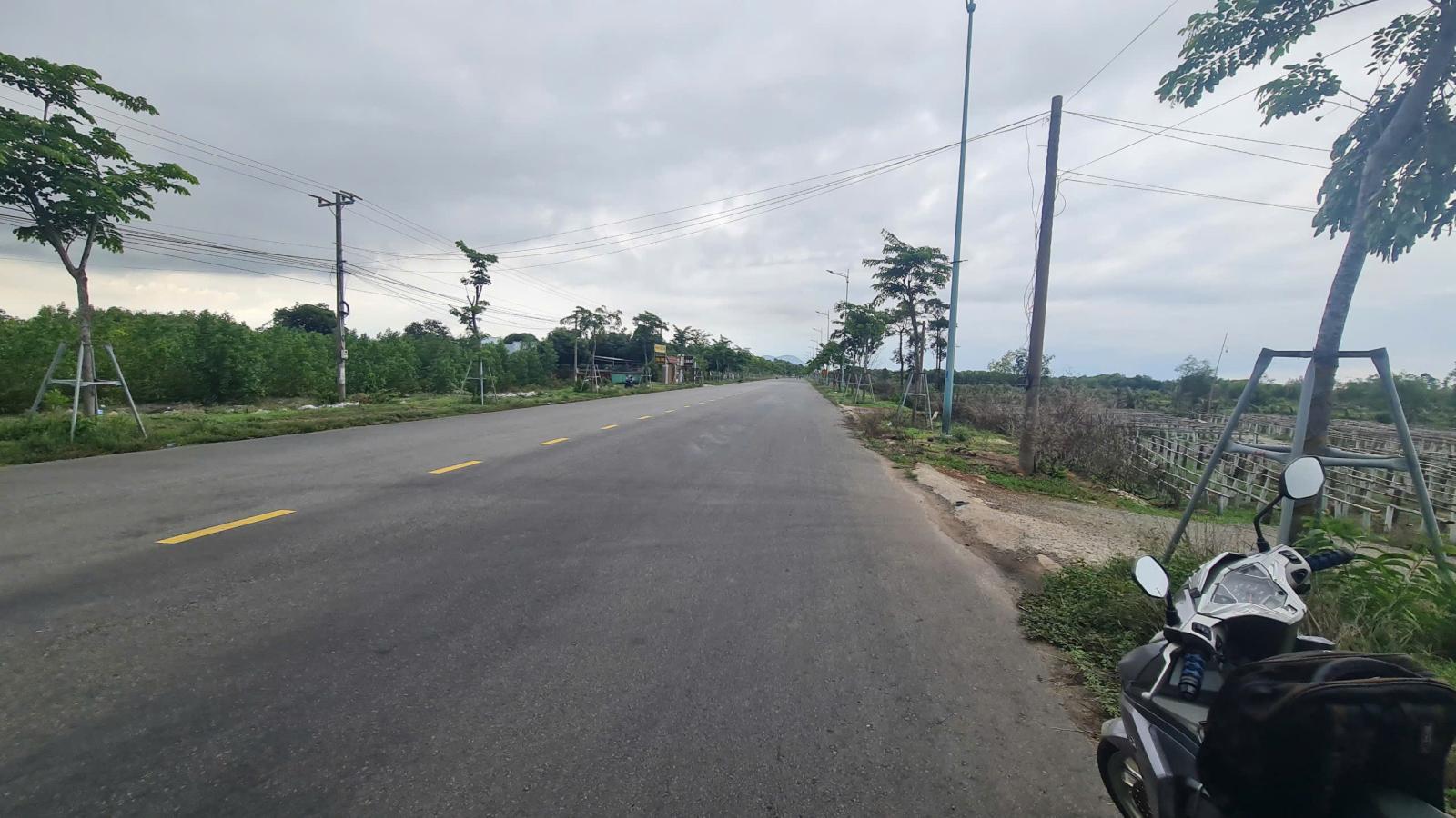 Bán 20m x 70m đất Mặt tiền Hùng Vương - Tân Bình - LaGi giá rẻ 300tr/m ngang 16003986