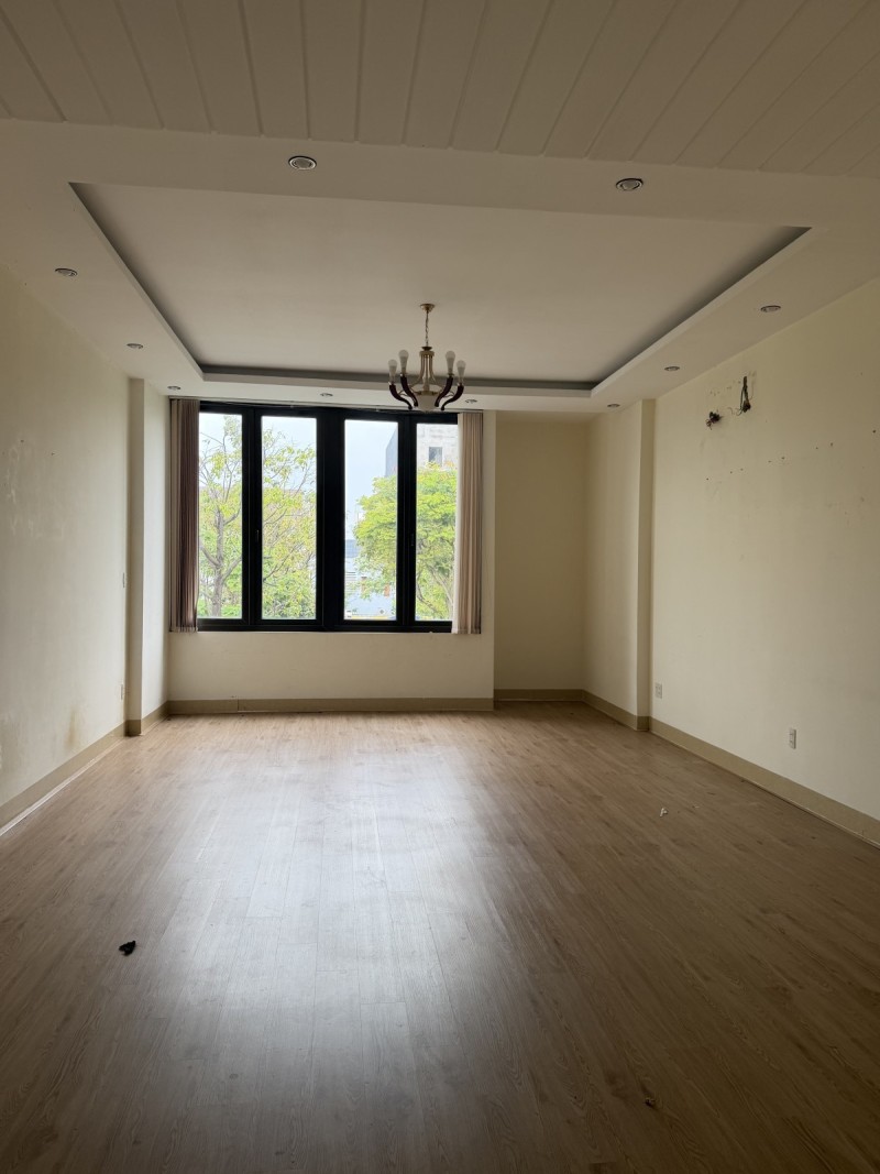 ♥ MT đường 30 tháng 4, gần Quảng Trường, 160.5m2, 4 tầng, chỉ ngang giá đất 16004113