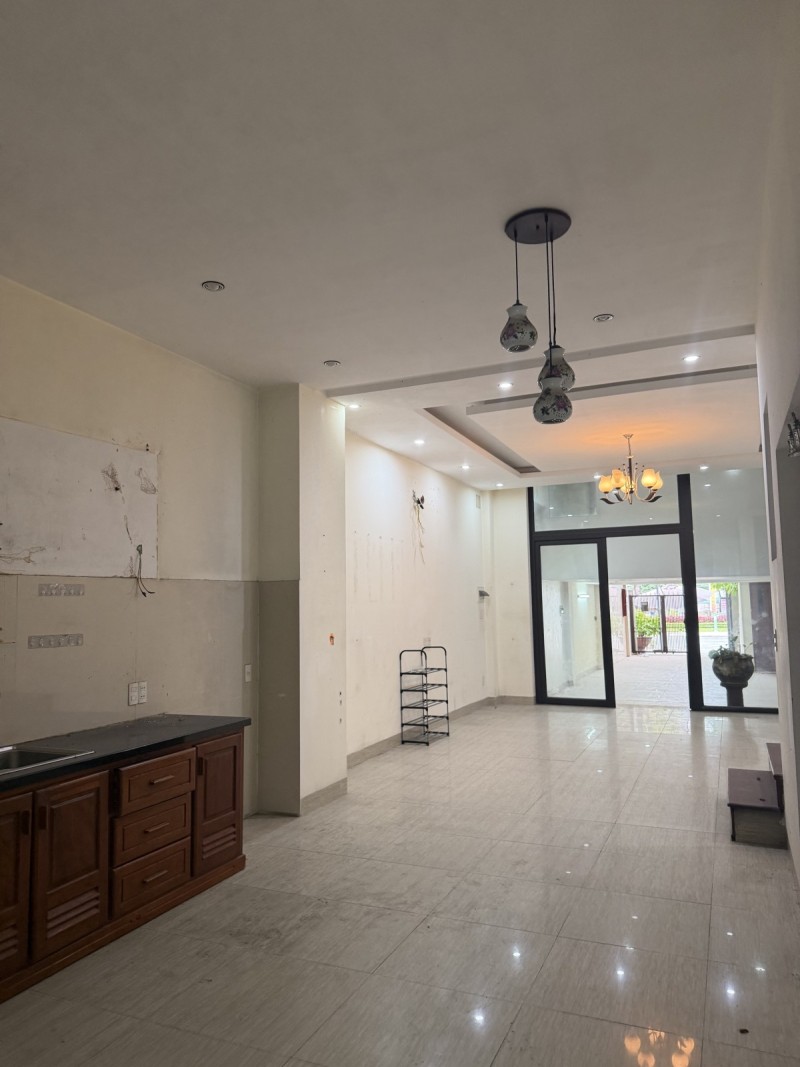 ♥ MT đường 30 tháng 4, gần Quảng Trường, 160.5m2, 4 tầng, chỉ ngang giá đất 16004113