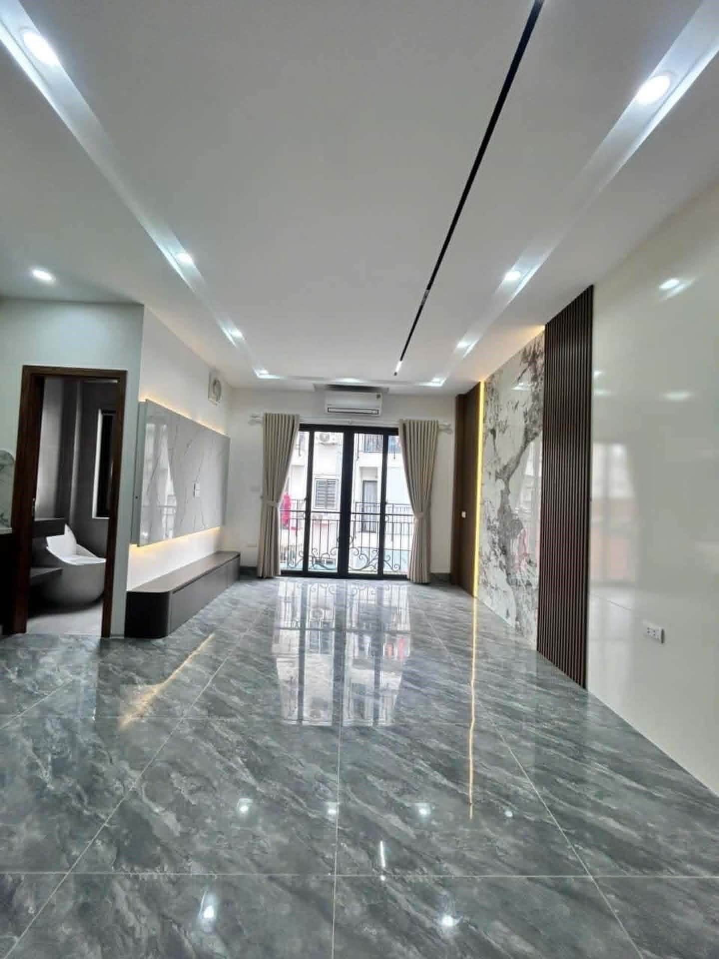 NHÀ MỚI ĐẸP 6 TẦNG THANG MÁY GẦN PHỐ LÊ DUẨN_NGÕ NÔNG THÔNG THOÁNG_55m2_TRƯỚC NHÀ RỘNG, hơn 12 tỷ
 16004131