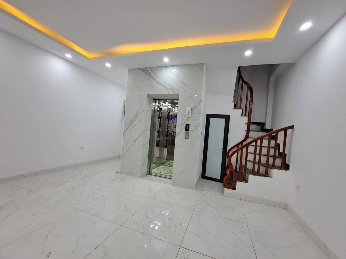 SIÊU PHẨM - TRUNG TÂM ĐỐNG ĐA - 6 TẦNG THANG MÁY MỚI TINH - HAI THOÁNG - GẦN Ô TÔ VÀI BƯỚC CHÂN RA 16004144