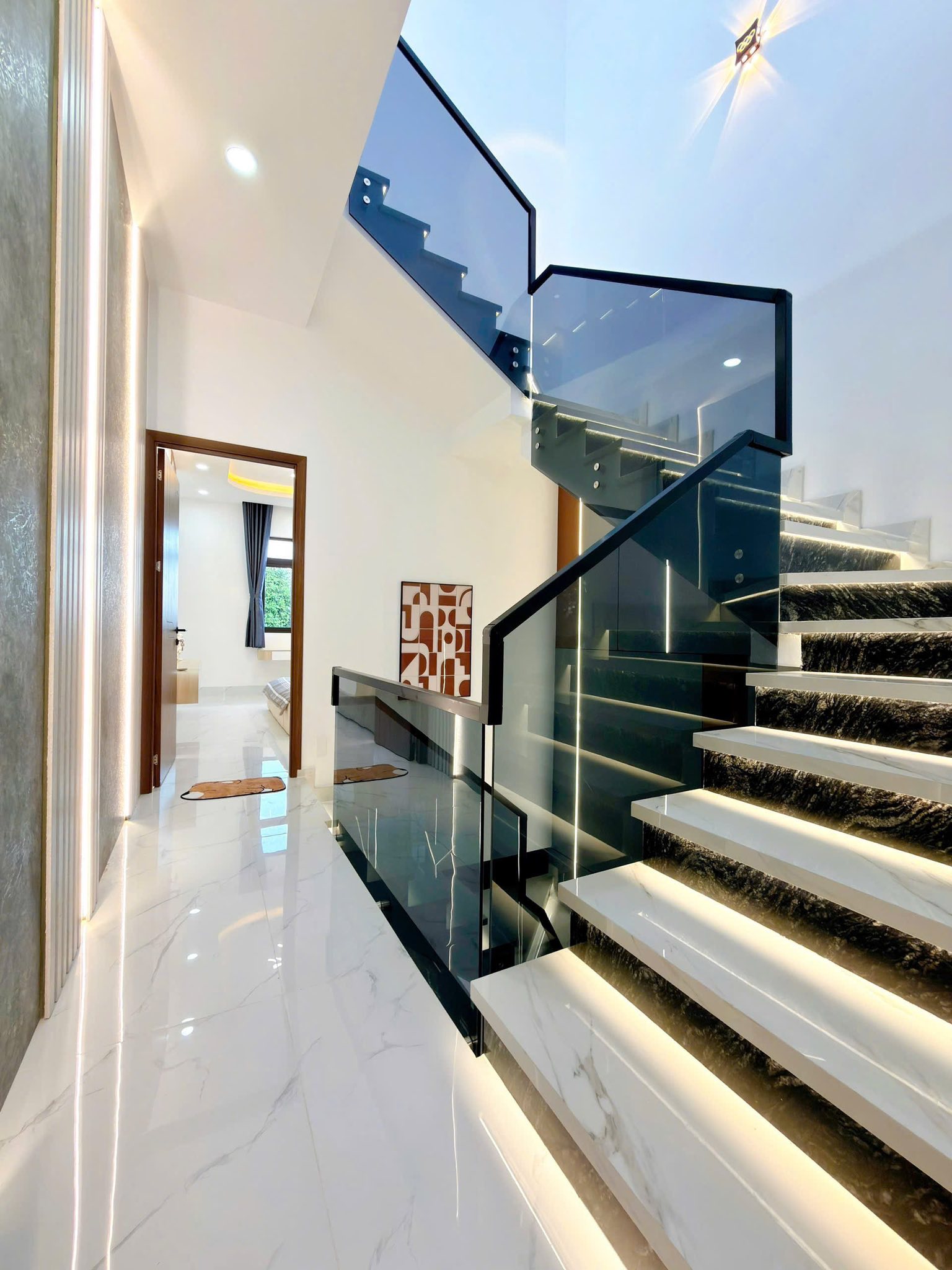 Bán nhà mặt tiền 4 tầng Tạ Quang Bửu ngang 5m gần chợ - 0931172218 16004201