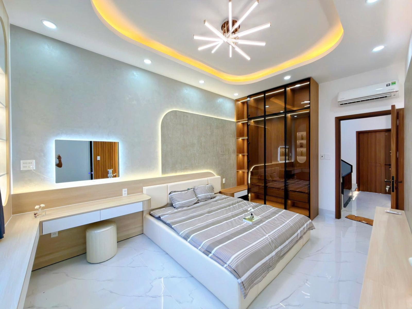 Bán nhà mặt tiền 4 tầng Tạ Quang Bửu ngang 5m gần chợ - 0931172218 16004201