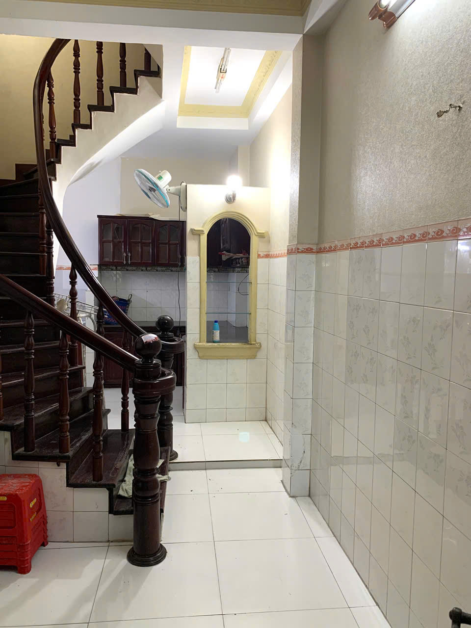 Cho Thuê Nhà 1 Trệt 3 Lầu, 3pn, Dtsd 128m2 + Nội Thất, Đ.Võ Văn Kiệt, P.5, Q.5 16004202