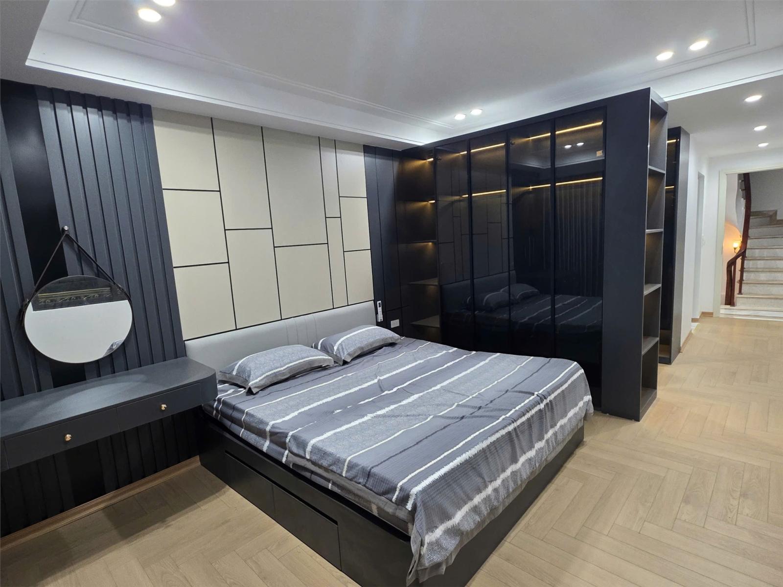 HOT BÁN NHÀ ĐẸP Tại Phường Sài Đồng, Long Biên đường ô tô tránh, lô góc 2 mặt tiền, gara 2 ô tô 16004237