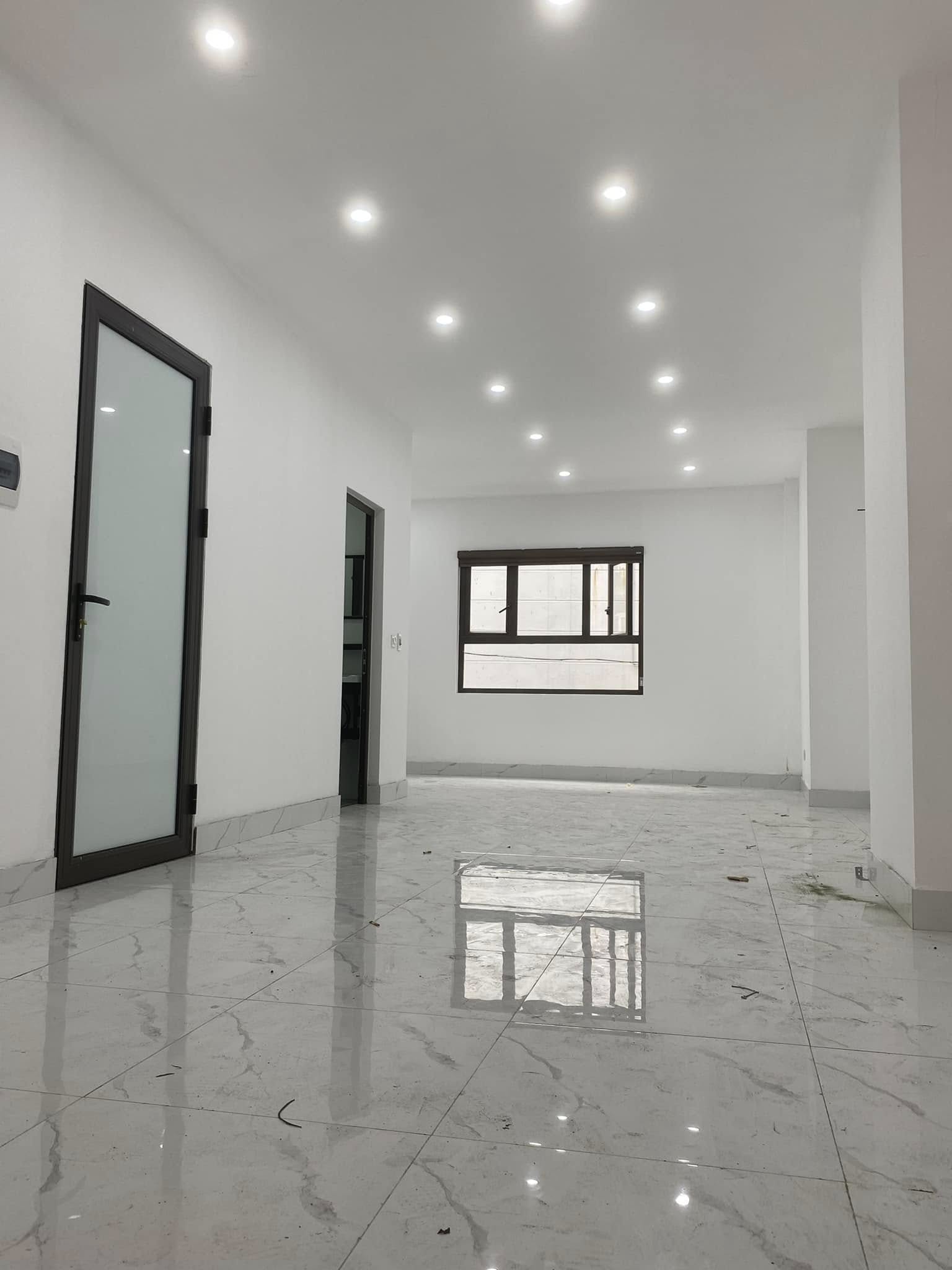 Chính chủ cho thuê mặt bằng tầng 1 và phòng trọ tại số 220 Đê La Thành nhỏ 16004244