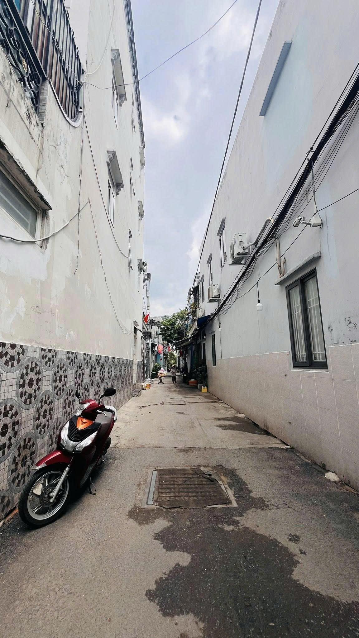 **Bán nhà hẻm 686 Cách Mạng Tháng 8; Tân Bình (4*11) 3 tầng nở hậu 16004352