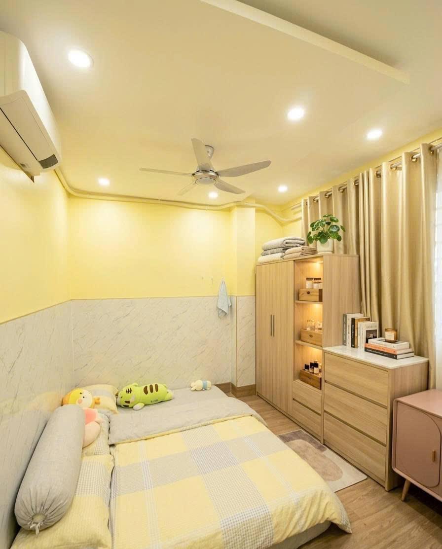 **Bán nhà hẻm 686 Cách Mạng Tháng 8; Tân Bình (4*11) 3 tầng nở hậu 16004352