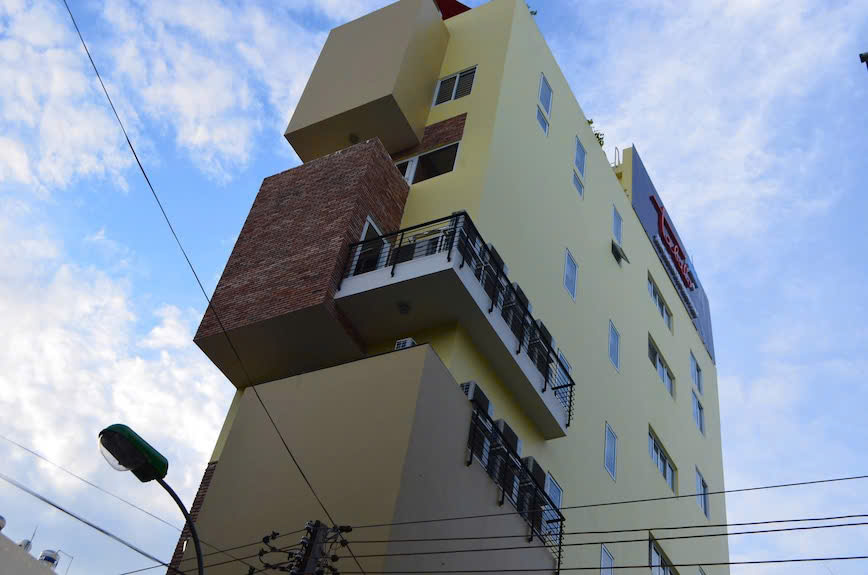Bán khách sạn 7 tầng hẻm đường nhựa rộng 10m Nguyễn Thiện Thuật , phường Nha Trang - Diện tích 104m 16004405
