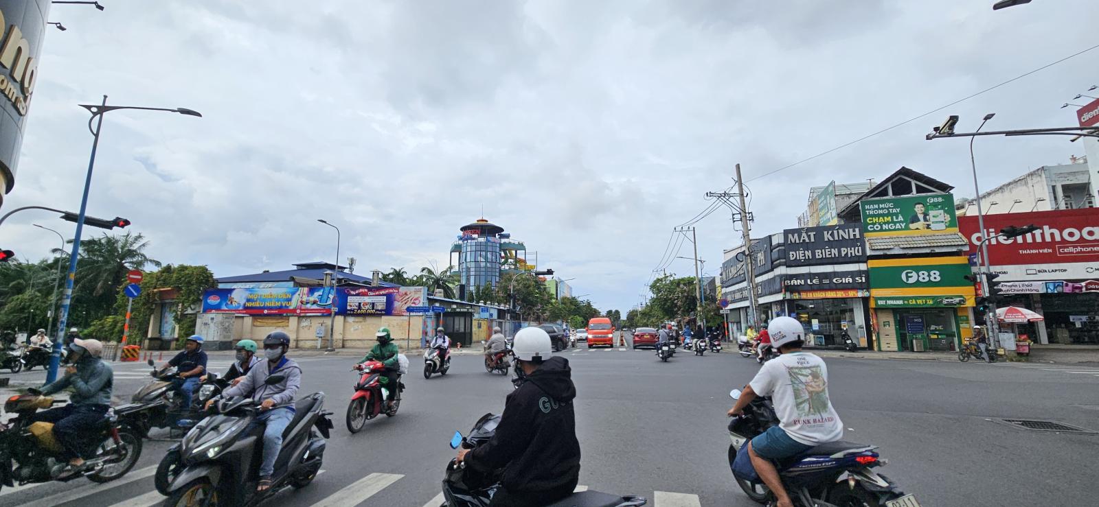 Cho thuê nhà Mặt Tiền Kênh Tân Hóa Q.Tân Phú 200m², NGANG 17.5M - CẠNH NGÃ TƯ ĐẦM SEN 16004422