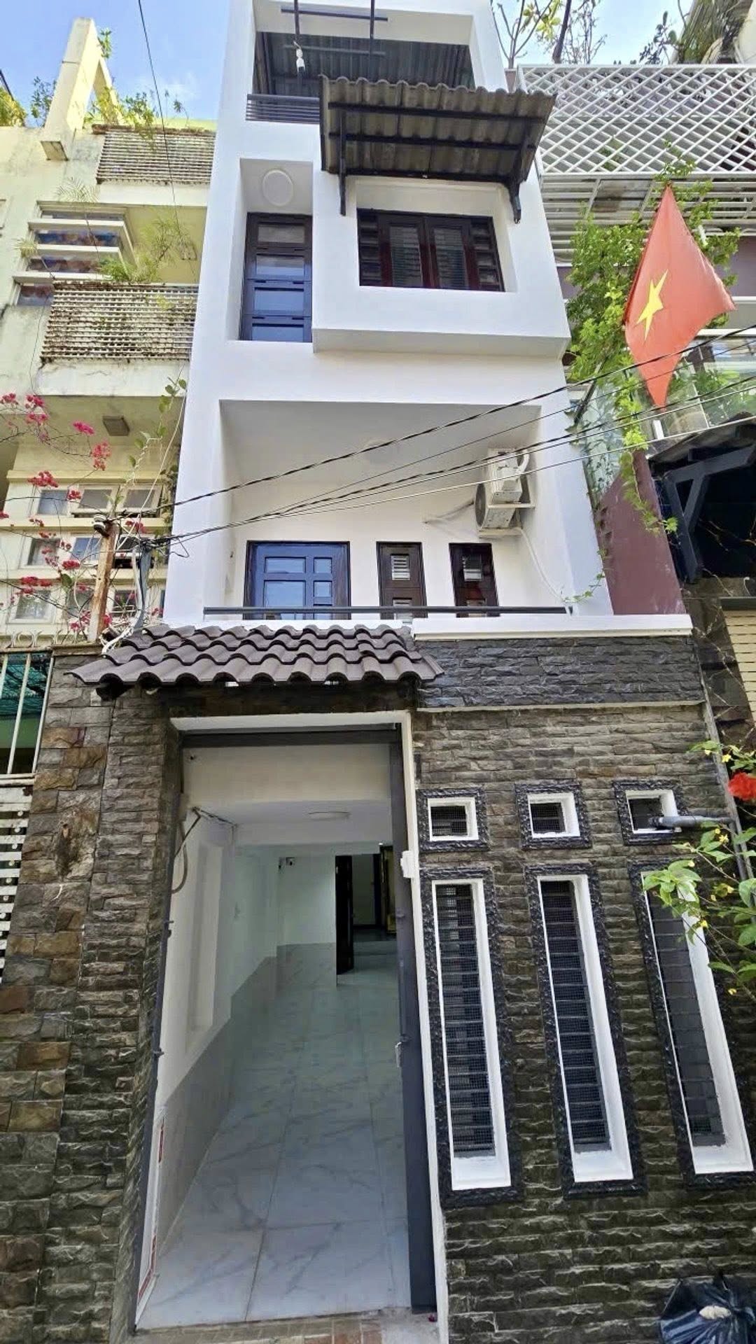 Bán nhà CHDV 6 phòng cao cấp – có thang máy – dòng tiền 40tr/tháng - Giá 9,3 tỷ. 16004427