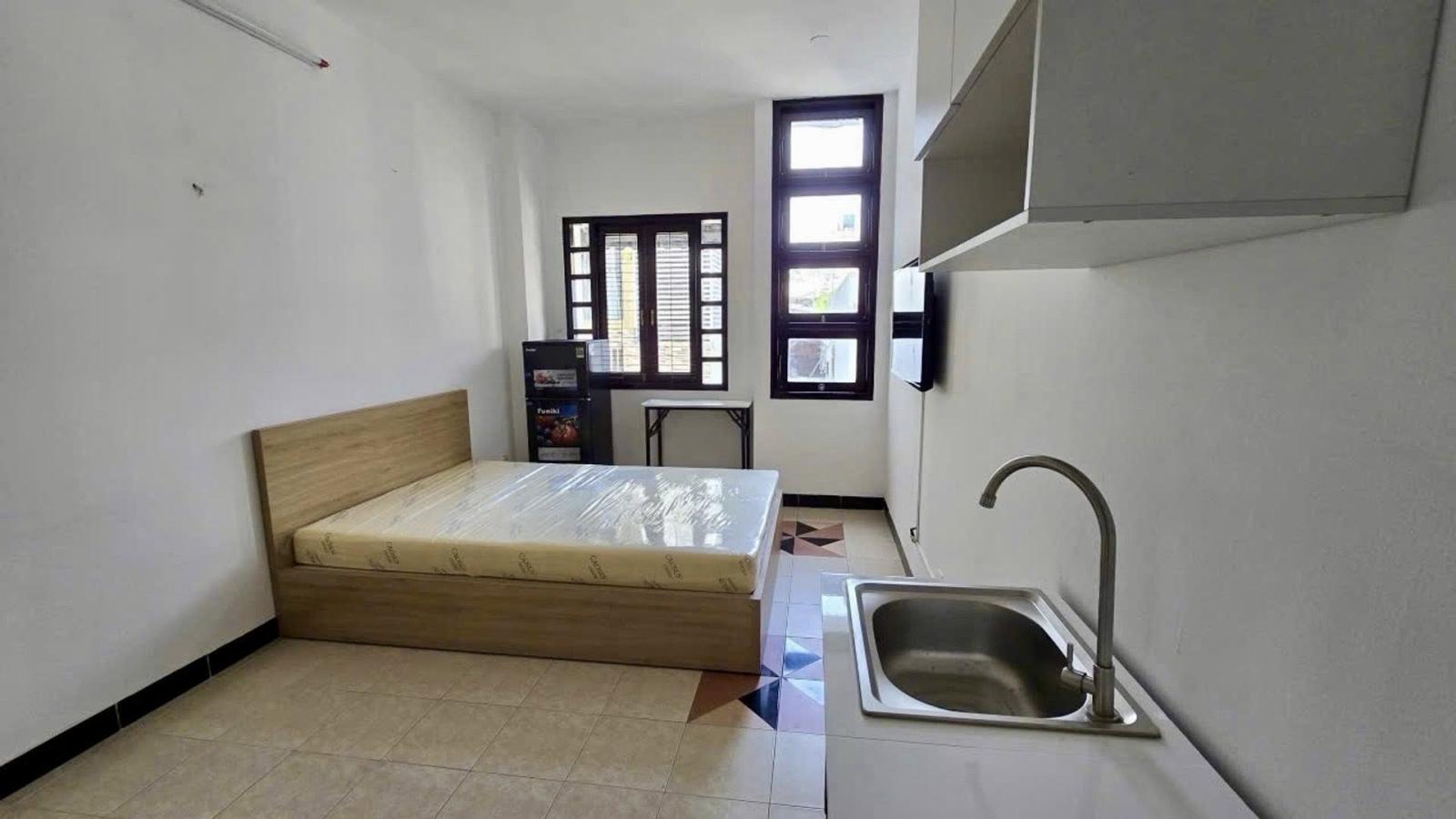 Bán nhà CHDV 6 phòng cao cấp – có thang máy – dòng tiền 40tr/tháng - Giá 9,3 tỷ. 16004427