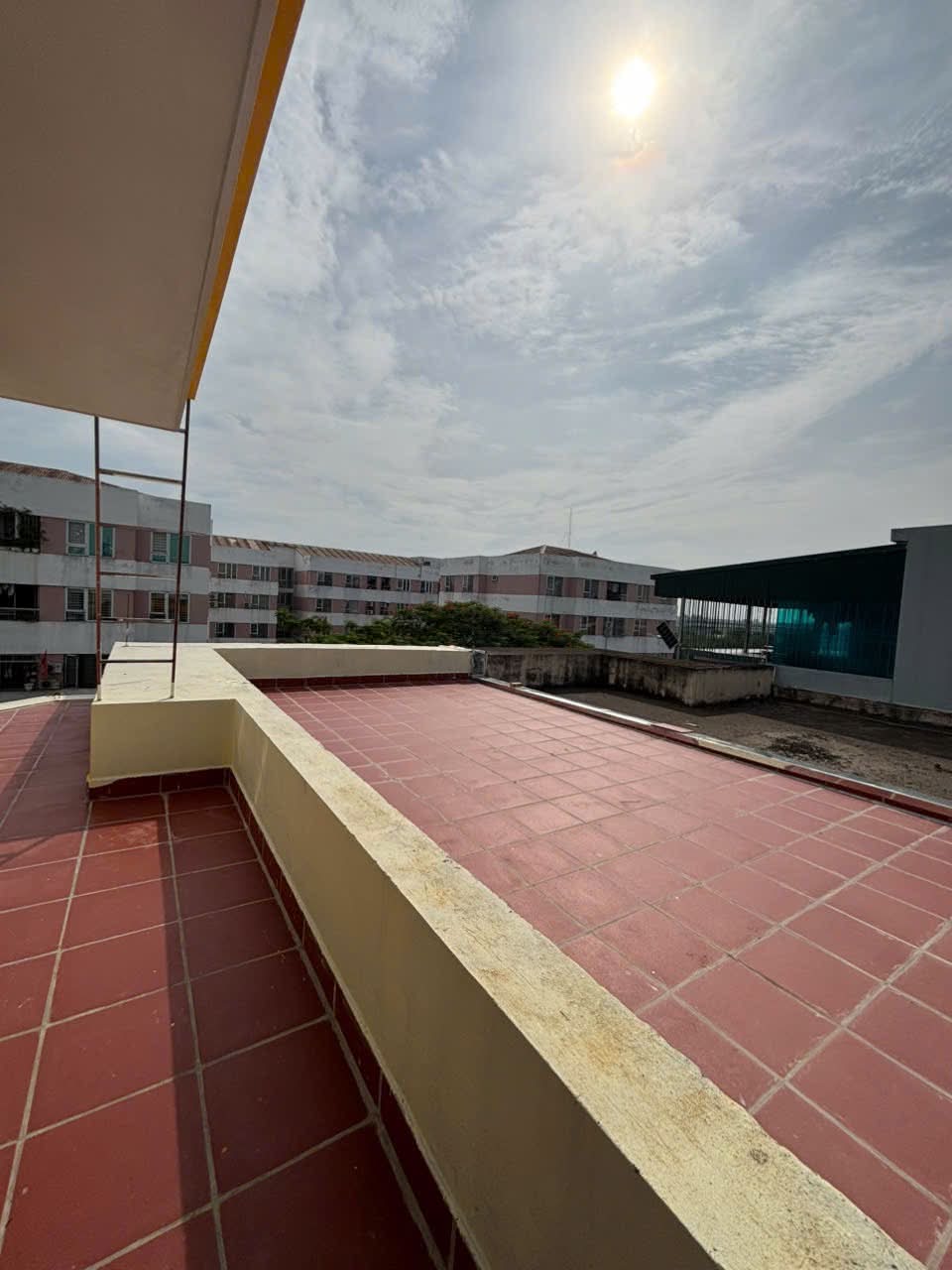 Cho thuê nhà 6 tầng 180m2 3 mặt tiền phố Lý Thánh Tông, Trâu Quỳ, Gia Lâm vỉa hè 7.5m 16004538