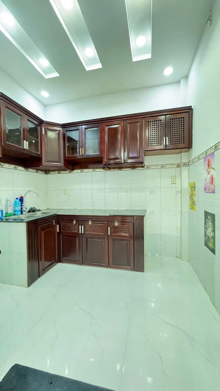 NGAY TRƯỜNG TIỂU HỌC BÌNH LONG GIÁP TÂN PHÚ 33M2 3 TẦNG 3PN 2WC CHỈ 3.85 TỶ 16004627