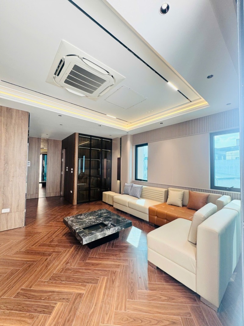 Bán nhà Ngọc Thuỵ,Long Biên 7 tầng,42m,mt5.8m oto vào nhà nhỉnh 13 tỷ  16004654