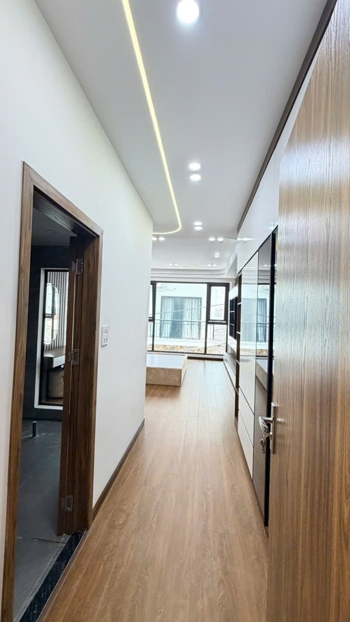 Bán nhà Phố Trạm,Long Biên 7 tầng,50m,mt4m gần phố nhỉnh 11 tỷ 16004662
