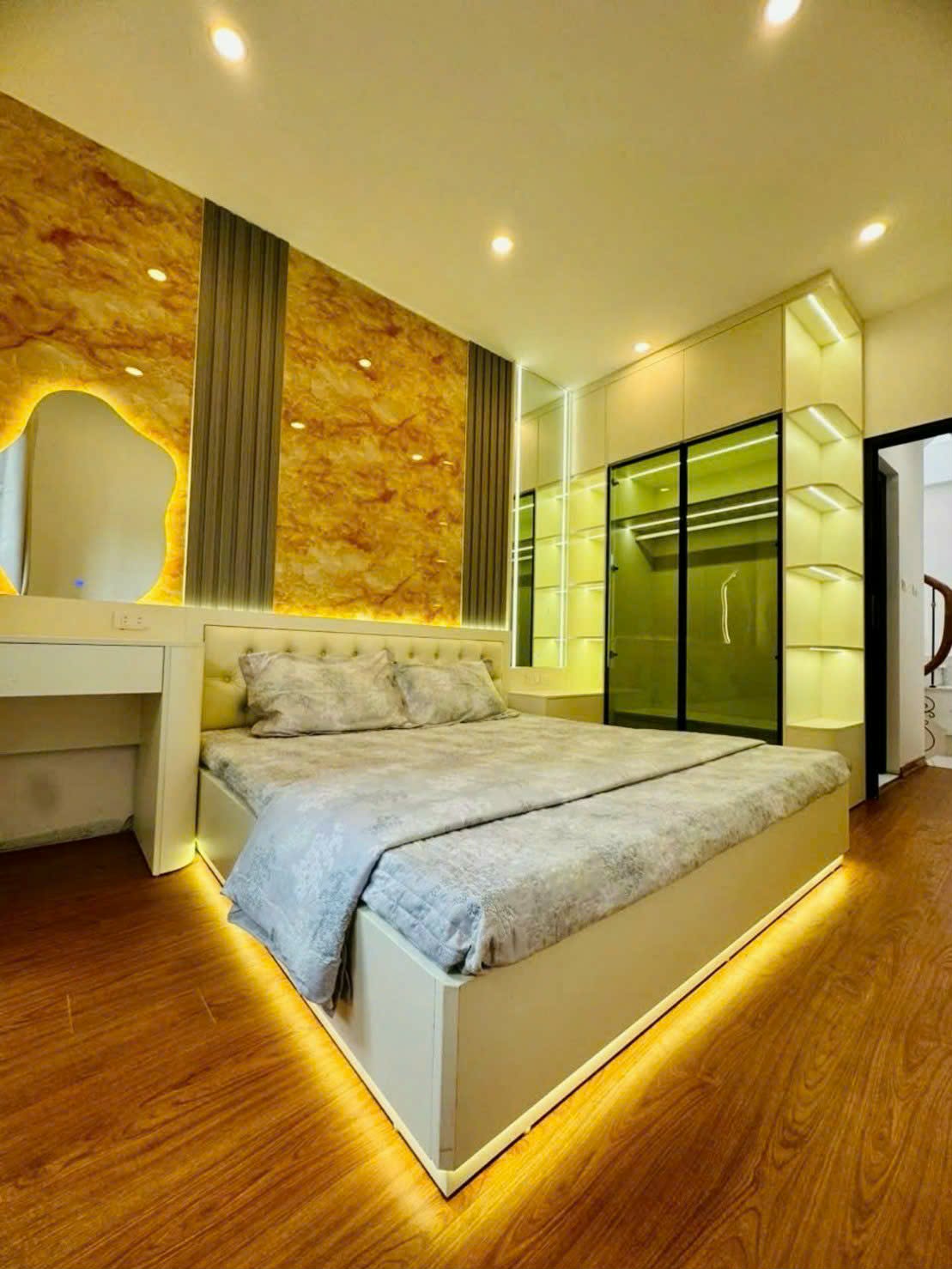 BÁN GẤP NHÀ ĐẸP ĐỘI CẤN TT BA ĐÌNH MỚI KOONG FULL NỘI THẤT 26M X 5 TẦNG 7 TỶ. 16004664